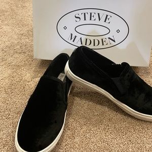 Steve Madden Ecntrcv Black Velvet Slip On Sneaker 6.5